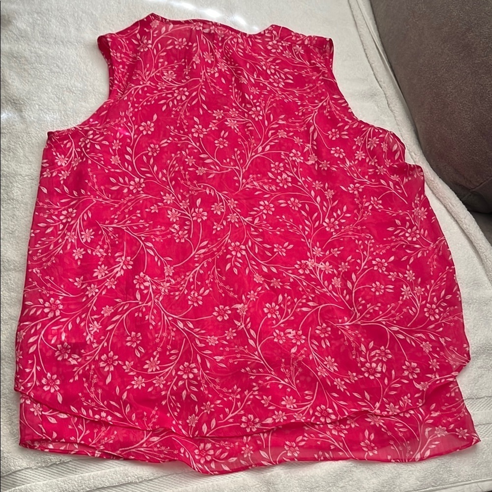 Pink Sleeveless Blouse with V-Neck and Floral Print - Picture 6 of 8